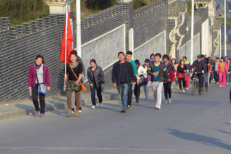 2015年3月8日寶業(yè)集團(tuán)開展“香溪洞-吉河徒步踏青活動(dòng)”慶祝三八節(jié)！